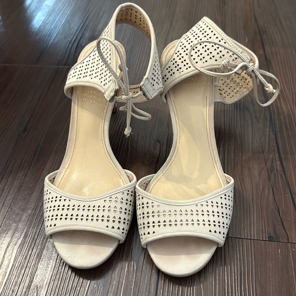 Tan Vince camuto heels!